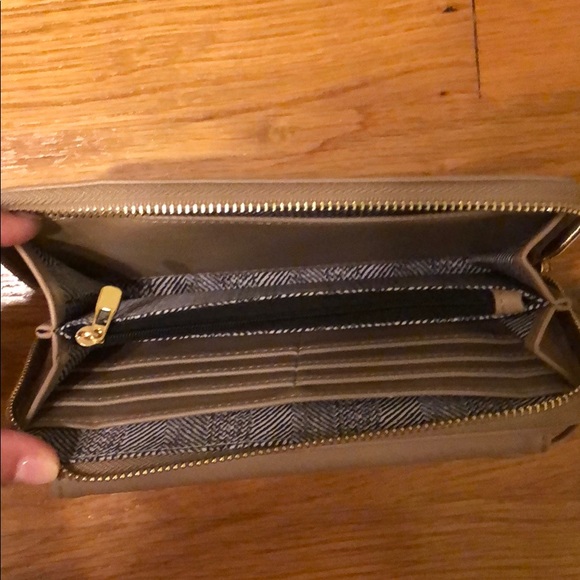 Tan wristlet - Picture 3 of 3